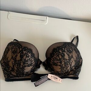 Victoria secret very sexy push up black lace bra